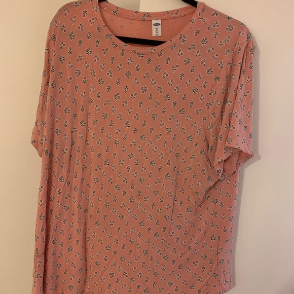 Old navy luxe T-shirt (pink pattern) - Picture 2 of 4